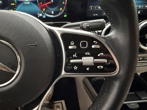 Used 2022 Mercedes-Benz GLA 250 4MATIC w/ Premium Package Lite image 32