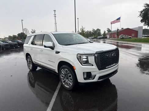Used 2024 GMC Yukon Denali Ultimate AWD/4WD image 3