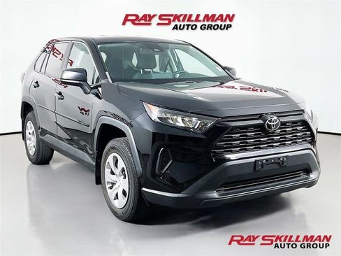 Used 2022 Toyota RAV4 LE AWD/4WD image 1