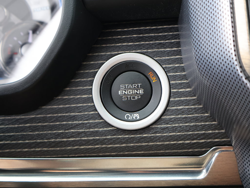 Used 2020 RAM 1500 Limited w/ Black Appearance Package RWD image 31