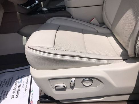 Used 2025 GMC Yukon XL Denali w/ Sun & Power Step Package AWD/4WD image 12