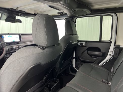 Used 2024 Jeep Wrangler Unlimited Rubicon image 13