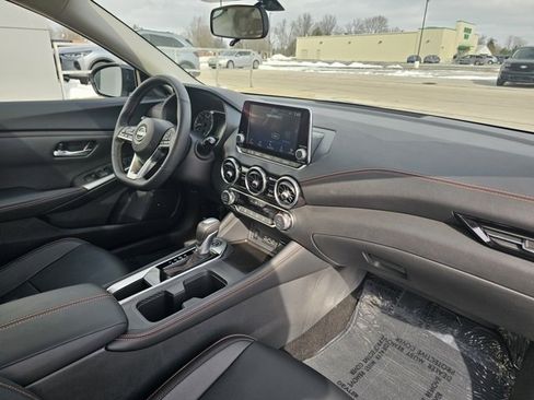 Used 2025 Nissan Sentra SR w/ SR Premium Package image 10