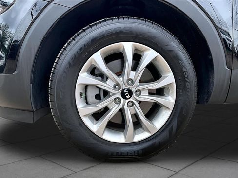 Used 2021 Kia Telluride LX FWD image 11