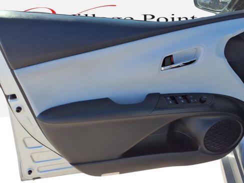 Certified 2017 Toyota Prius Three w/ Advanced Technology Package image 13