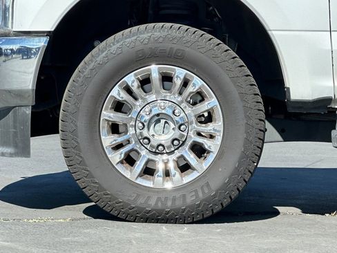 Used 2020 Ford F350 Lariat w/ Chrome Package image 24