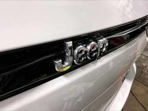 Used 2024 Jeep Grand Cherokee Limited image 28