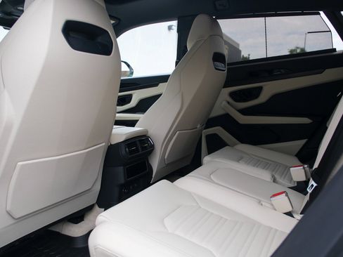 Used 2025 Lamborghini Urus SE image 26