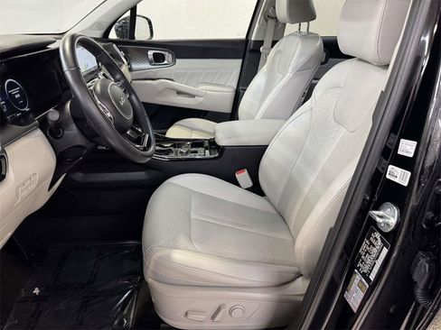 Used 2023 Kia Sorento SX image 16