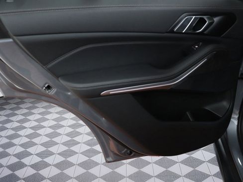 Used 2025 BMW X5 xDrive50e image 9