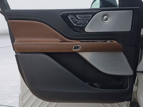 Used 2021 Lincoln Aviator Reserve w/ Equipment Group 201A RWD image 12