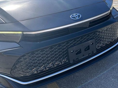 Used 2023 Toyota Crown XLE image 28