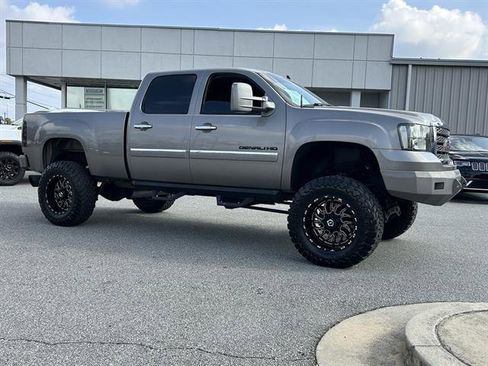 Used 2014 GMC Sierra 2500 Denali w/ Suspension Package, Off-Road image 4