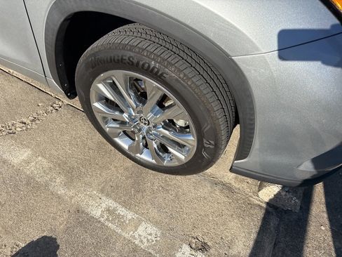 Used 2020 Toyota Highlander Limited image 9