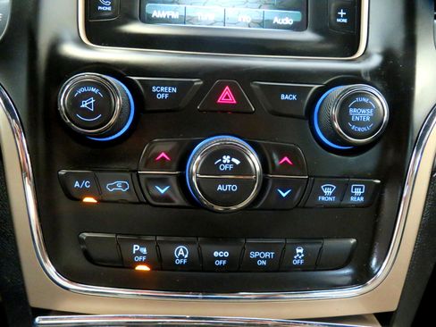 Used 2017 Jeep Grand Cherokee Laredo image 39