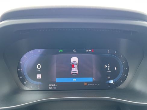 Used 2024 Volvo XC40 B5 Core image 12