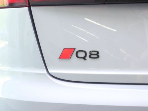 Used 2024 Audi Q8 Prestige w/ Prestige Package AWD/4WD image 10