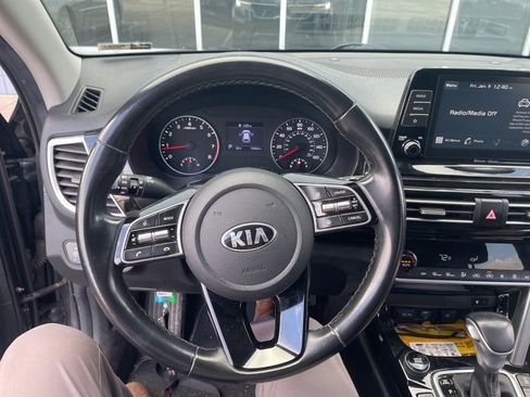 Used 2021 Kia Seltos EX image 11