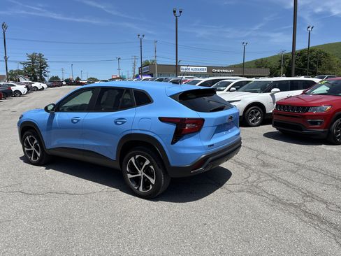 Used 2024 Chevrolet Trax RS w/ Driver Confidence Package FWD image 5