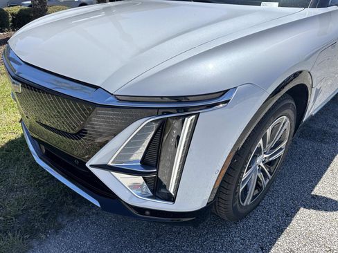 New 2026 Cadillac Lyriq Luxury w/ LPO, Floor Liner Package RWD image 9