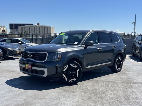Used 2023 Kia Telluride S FWD image 2