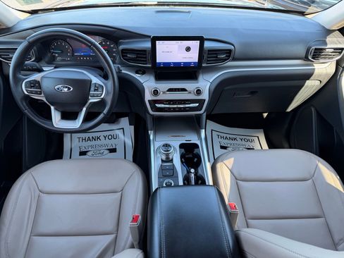Used 2023 Ford Explorer XLT w/ Equipment Group 202A AWD/4WD image 18