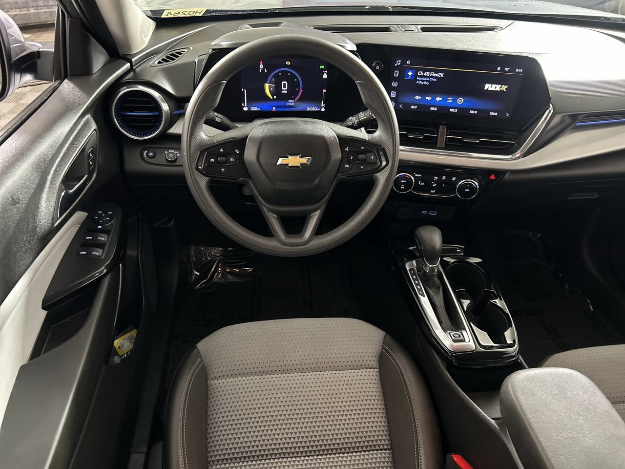 Used 2025 Chevrolet Trax LT FWD image 22