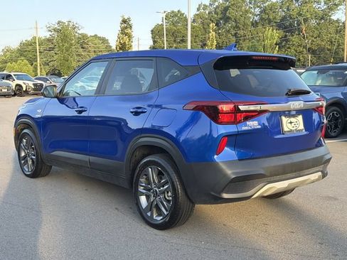 Used 2023 Kia Seltos LX AWD/4WD image 5