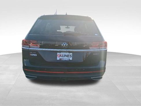 Used 2022 Volkswagen Atlas SE w/ Black Wheel Package image 8