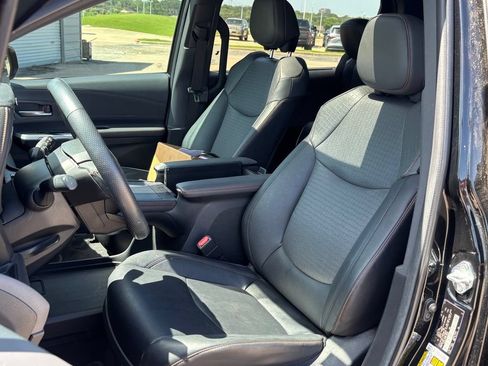 Used 2024 Toyota Sienna XSE FWD image 7