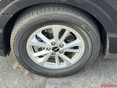 Used 2022 Kia Carnival LX FWD image 8