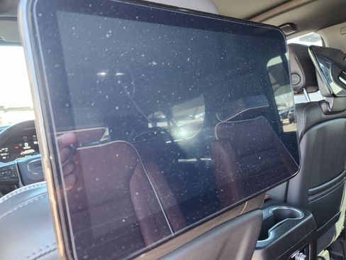 Used 2023 GMC Yukon XL Denali Ultimate image 13