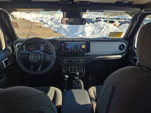 Used 2025 Jeep Gladiator Sport image 7