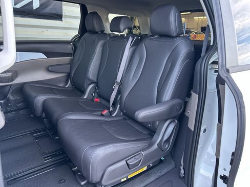 New 2026 Kia Carnival FWD image 10