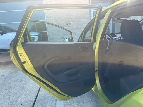 Used 2011 Ford Fiesta SE w/ 203A Rapid Spec Order Code FWD image 7
