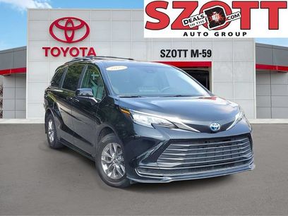 Used 2025 Toyota Sienna LE