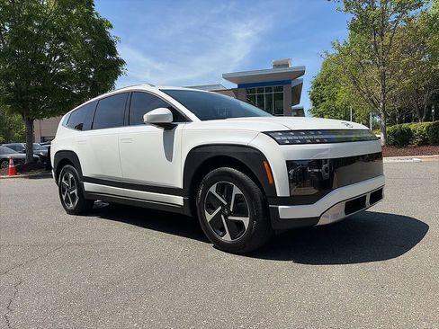 Used 2026 Hyundai Ioniq 9 SE image 2