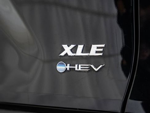 Used 2025 Toyota RAV4 XLE image 7