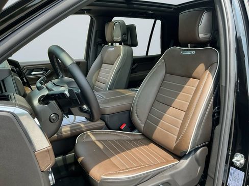 Used 2026 GMC Yukon Denali Ultimate AWD/4WD image 10