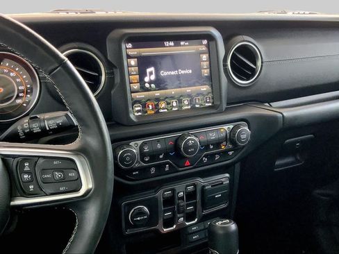 Used 2019 Jeep Wrangler Unlimited Sahara AWD/4WD image 7