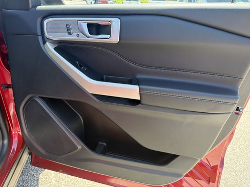 Used 2021 Ford Explorer Limited w/ Equipment Group 301A image 27