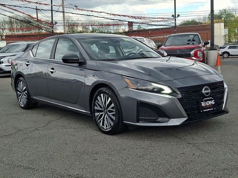 Used 2025 Nissan Altima 2.5 SV image 4