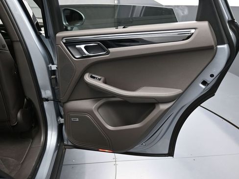 Used 2022 Porsche Macan image 26