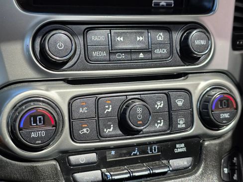 Used 2015 Chevrolet Suburban LTZ RWD image 28