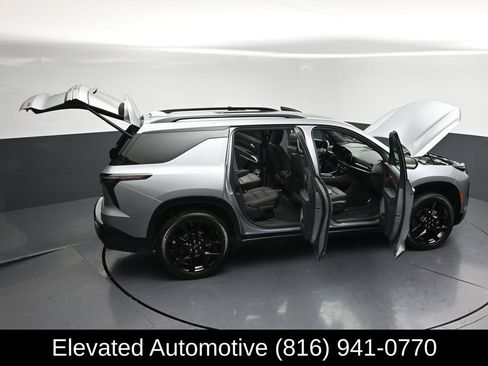 Used 2024 Chevrolet Traverse RS w/ LPO, Floor Liner Package AWD/4WD image 33