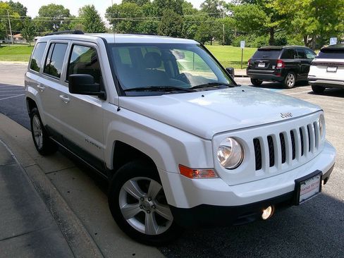 Used 2017 Jeep Patriot Latitude AWD/4WD image 4
