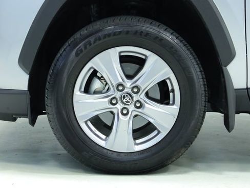 Used 2025 Toyota RAV4 XLE w/ Convenience Package FWD image 8