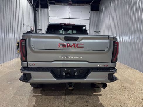 Used 2024 GMC Sierra 2500 AT4 w/ Technology Package AWD/4WD image 4