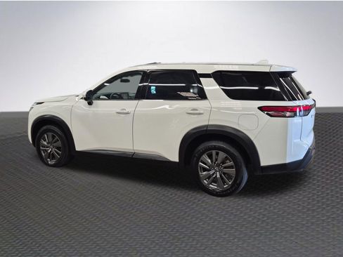 Used 2022 Nissan Pathfinder S FWD image 5