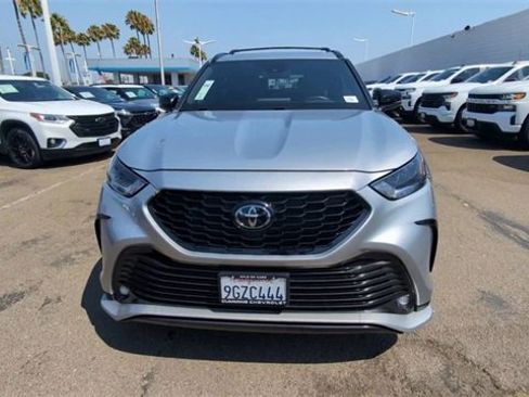 Used 2023 Toyota Highlander XSE image 3